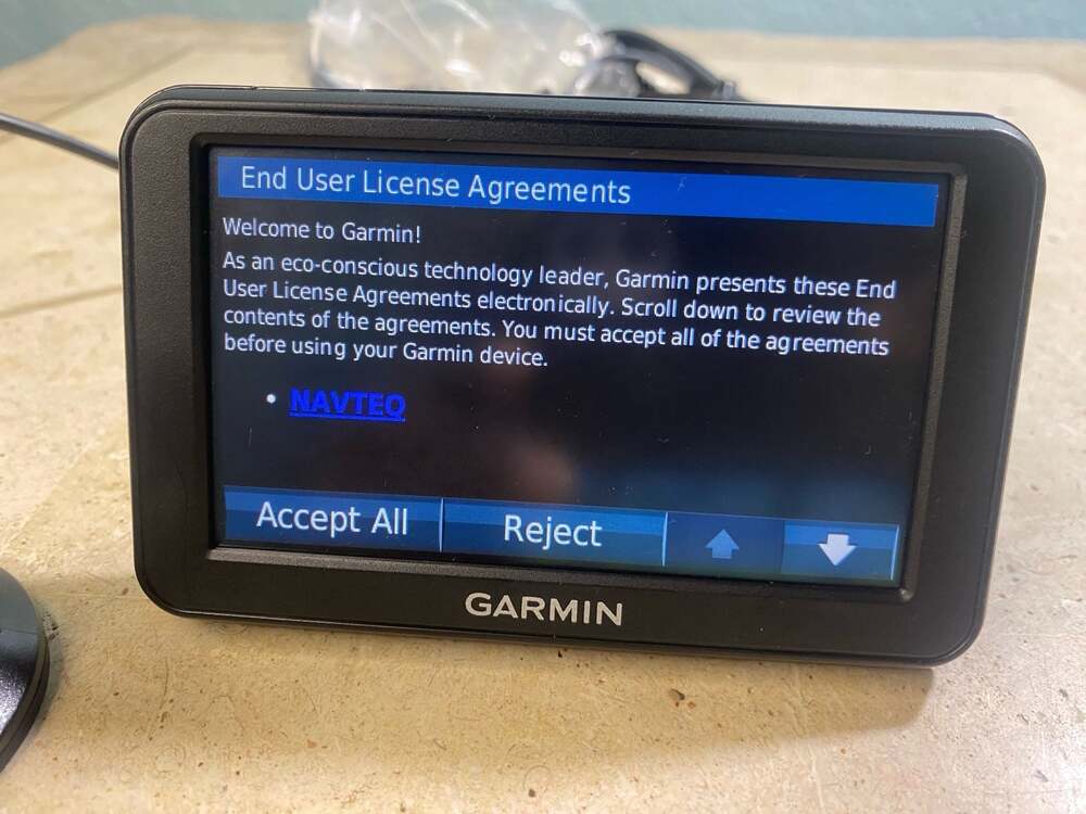 Garmin Nuvi 40 GPS Navigator with Mount and Car Charger